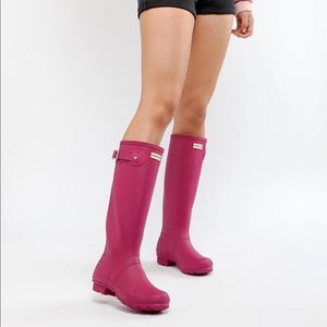 Hunter Original Tall Wellington in Hot Pink- Rainboots rain-women’s size-8